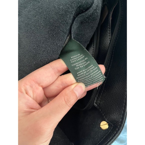 Elegant Black Leather Tote Bag with Gold Chain - Picture 4 of 11